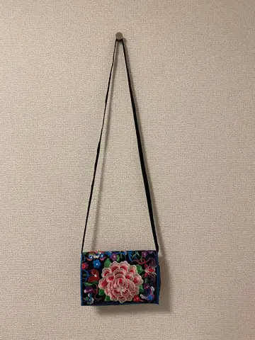 꽃무늬 자수 숄더백