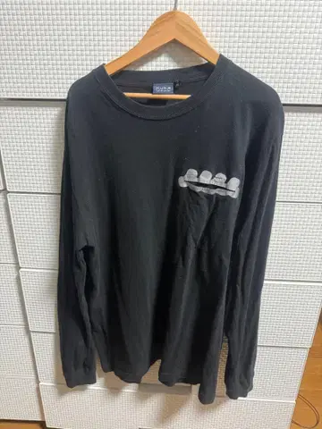 muta 블랙 긴팔 티셔츠 포켓 부착