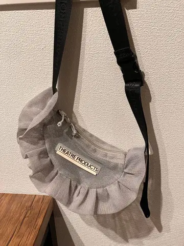 시어터 프로덕츠 프릴 숄더백