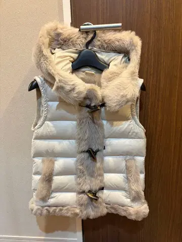 새상품급 엠메티 다운 베스트 무스탕 보아 토글 버튼 아이보리 L 상당