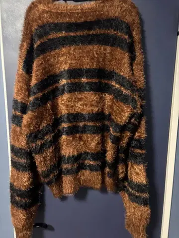 데니스 헤어 루즈핏 니트