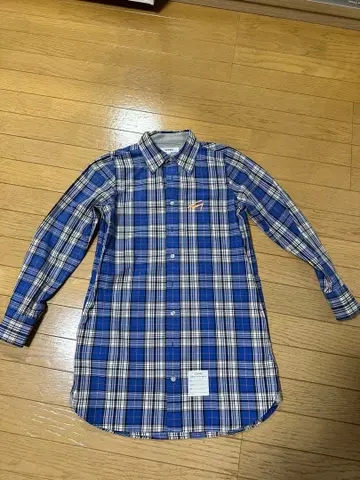 파랑과 화이트 체크 무늬 긴팔 셔츠