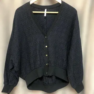 디니테코리에 V넥 니트 가디건