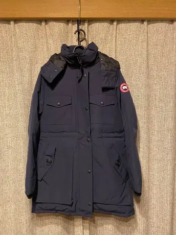 Canada Goose 네이비 다운 자켓