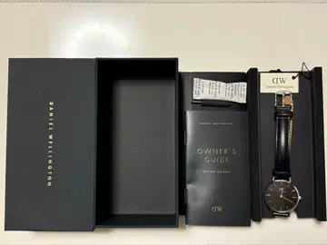 다니엘 웰링턴 블랙 가죽 손목시계