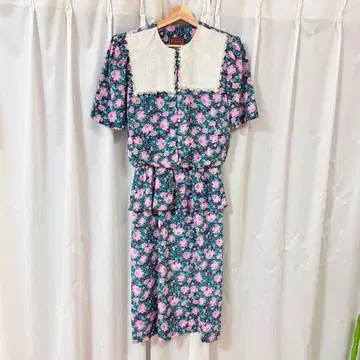 [ 미국제 ] 카라 부착 꽃무늬 허리 원피스 (사이즈 16)