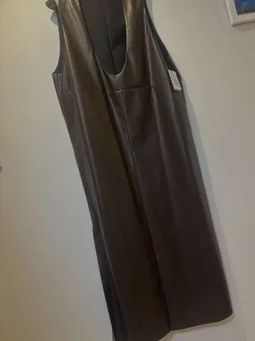 택 포함 새상품 27000엔 AgaU 넥 가죽 라이크 오버롤 스커트