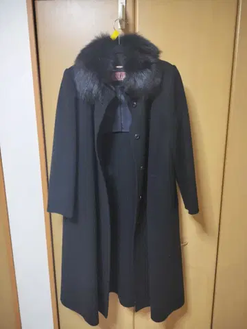 VALLIE 퍼 포함 롱 코트 블랙