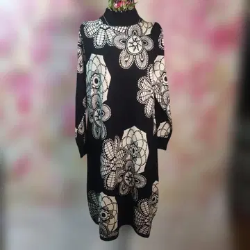 새상품 추가 OFF 엘레강트 블랙 화이트 꽃무늬 니트 원피스 9198