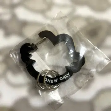 원앤온리 카라비너 스와쿤