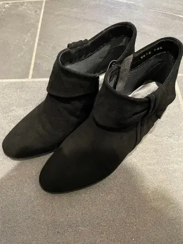 PISAZ 블랙 스웨이드 웨지힐 부츠