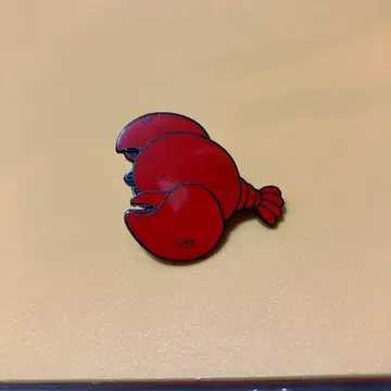 랍스터 핀 배지 빨간색
