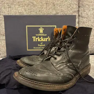 Tricker's 블랙 가죽 부츠