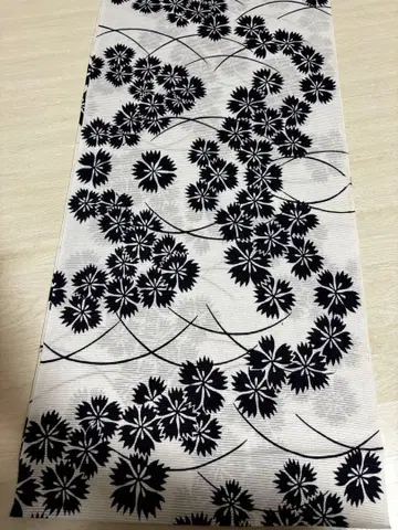 패랭이꽃 패턴의 면라 원단