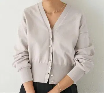 택 포함 새상품 BEARDSLEY 펄 버튼 가디건 그레이