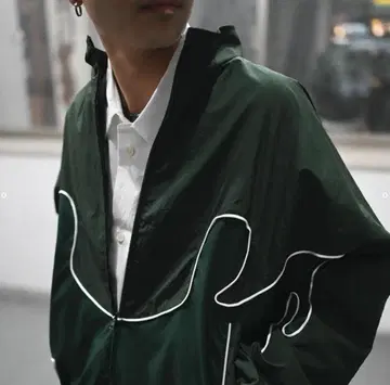 다크 그린 나일론 자켓