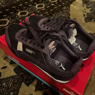 PUMA 스니커즈