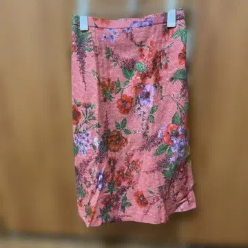 꽃무늬 핑크 타이트 스커트 무릎 기장