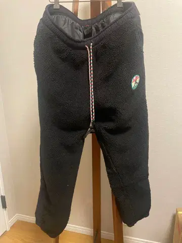 플리스 소재 조거 팬츠 블랙