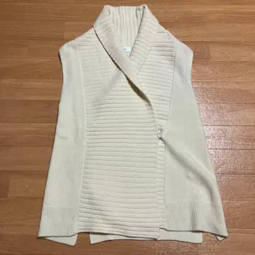 피노레 PINORE 니트 베스트 아이보리 40 사이즈