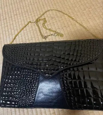 크로커다일 패턴 블랙 클러치백