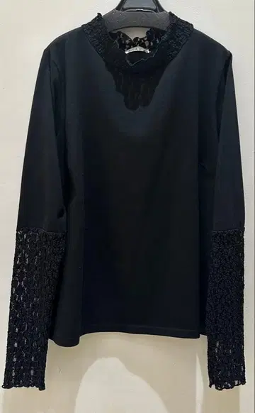 하이넥 레이스 티셔츠 에우르 큐브