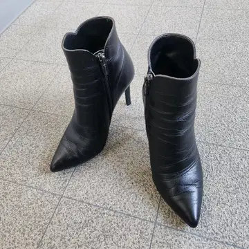 DIANA 숏부츠 가죽 힐부츠 블랙 22.5cm 110