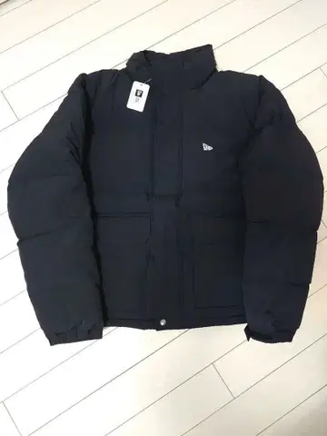 NEWERA 블랙 다운 자켓