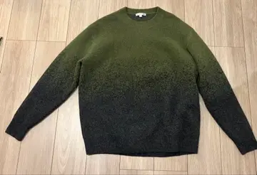 유니클로 JW 앤더슨 수플레얀 그라데이션 크루넥 스웨터