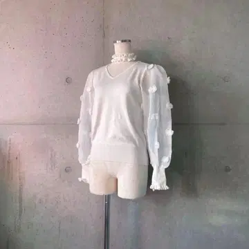 택 포함 새상품 초커 포함 폼폼 시스루 시어 슬리브 V넥 니트 화이트