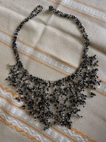 비즈 장식 목걸이