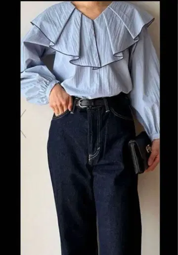 시착만 한 DOUX ARCHIVES 바이컬러 메로우 케이프 블라우스