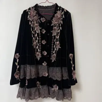 아틀리에 마리코 입체 꽃무늬 자수 벨벳 가디건 긴팔