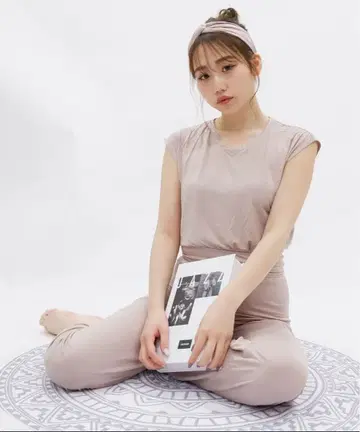 베이지 캐주얼 룸웨어