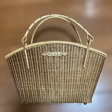 베이지 바스켓백