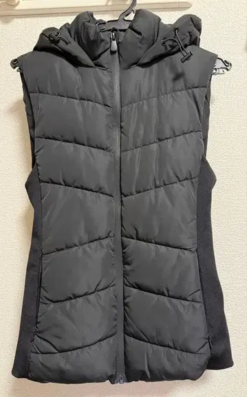 ZARA 후드 부착 다운 베스트