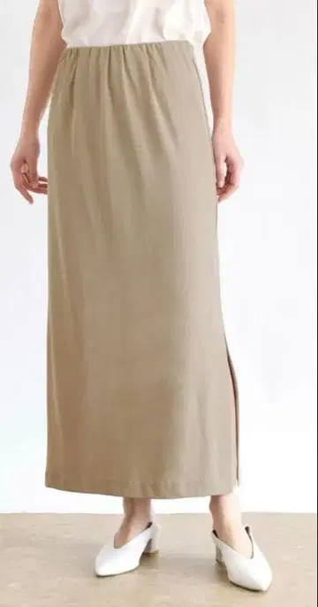 베이지 사이드 슬릿 타이트 스커트