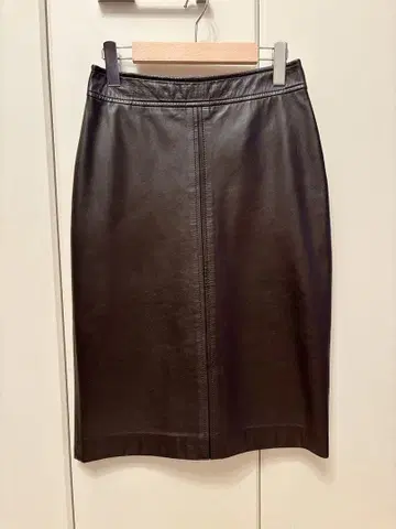 새상품급 DKNY 다나카란 가죽 타이트 스커트 다크 브라운