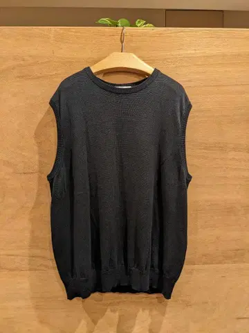graphpaper Suvin Vest 그라프 페이퍼 니트 베스트