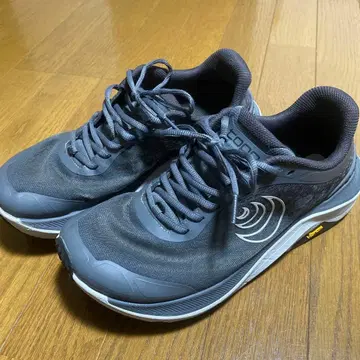 그레이 트레일 러닝화 사이즈 8