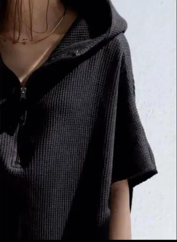 [ antiqua ] 와플 소재 반팔 후드티