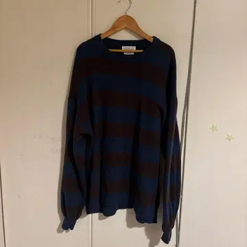 파랑과 브라운 스트라이프 긴팔 스웨터