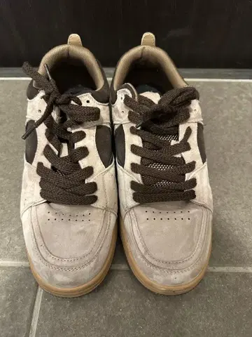 GEEK 그레이 스웨이드 스니커즈