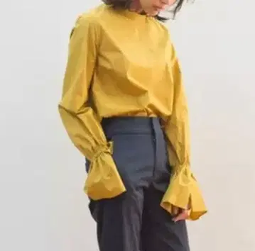 개럴개런트 플레어 소매 블라우스 밴드 카라 손세탁