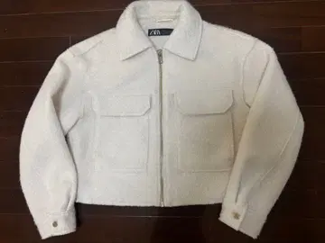 ZARA 화이트 부클레 숏 자켓