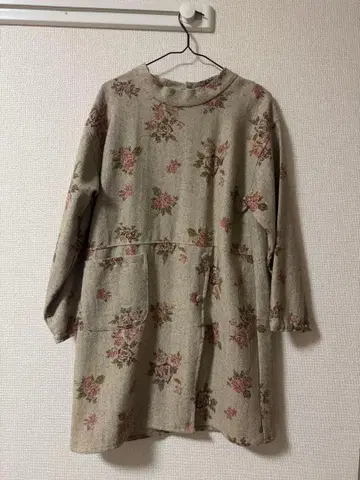 꽃무늬 긴팔 원피스 베이지 계열