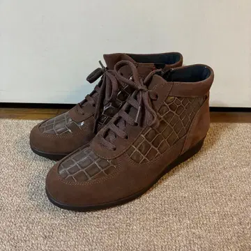 1회 착용 브라운 크로커다일풍 스니커즈 YOSHINOYA 부츠