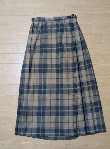 오닐 오브 더블린 베이지 플리츠 울 스커트 S~M 상당