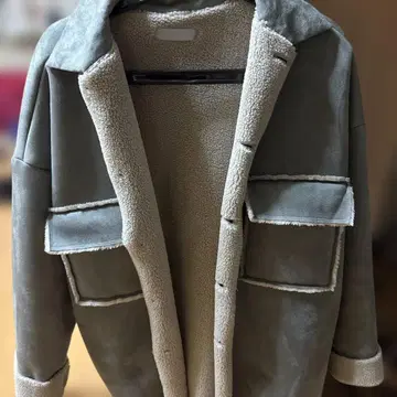 그레이 플리스 자켓 포켓 부착