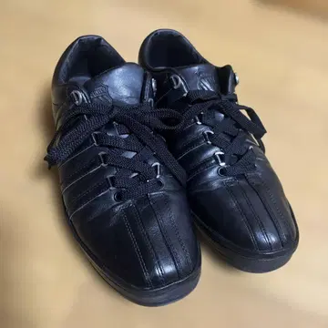 K SWISS 블랙 가죽 스니커즈 26cm